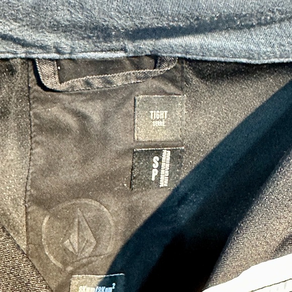 Volcom men’s Tight Series snow pants, black, 8k waterproof, sleek design. - Picture 8 of 9